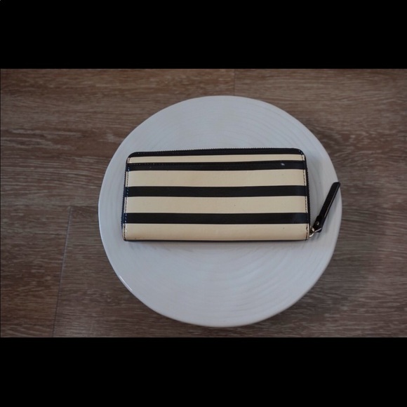 Kate Spade Wallet - Picture 2 of 3